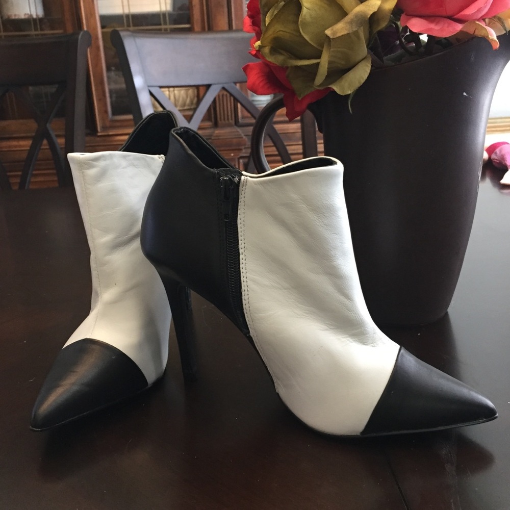Shoe mint black and white heel booties